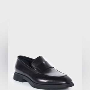 Paul Stuart Footwear
Marston Leather Penny Loafer